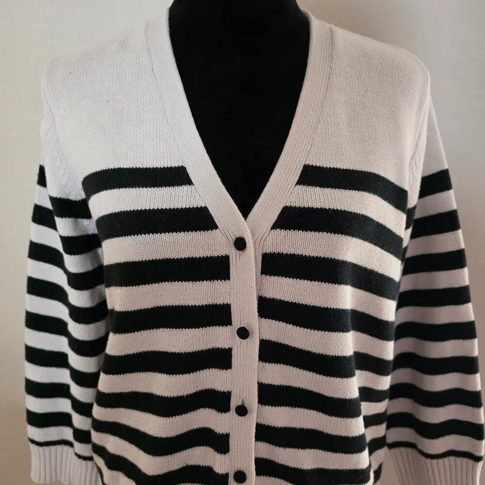 H&M women's Cardigan crewneck sweater, size Large. - Picture 3 of 9